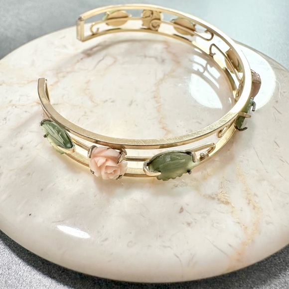 Vintage Krementz Gold filled With Coral Roses/Green Jade Leaves Cuff Bracelet - Picture 3 of 5